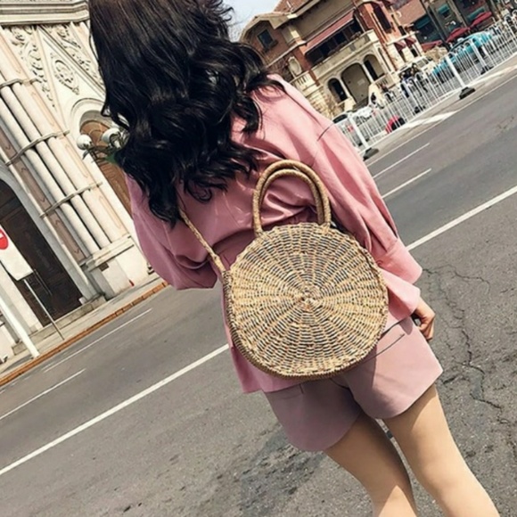 LAST ONE⬇️Round Straw Bali Handmade Bag - Picture 3 of 8